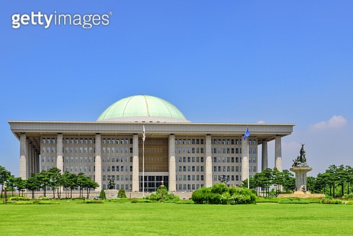 국회의사당,국회,의사당,정치,건축,건물,빌딩,풍경,풍경[경치],전경,실외,여의도,영등포구,서울,한국,국내여행,잔디,하늘,파란색 ...