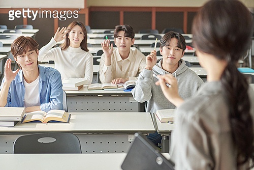 대학생, 대학교, 강의실, 수업중 (교육), 강사 이미지 (jv12511639) - 게티이미지뱅크