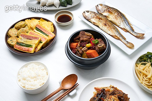 한식, 음식, 명절 (한국문화), 요리 (음식상태), 명절음식, 전통음식, 모듬전, 전, 동그랑땡, 동태전, 꼬치전, 굴비 ...