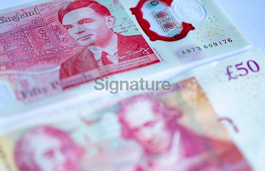 Old and new £50 notes (1339079563) - 게티이미지뱅크