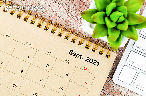 September 2021 desk calendar and diary with keyboard computer 이미지 ...