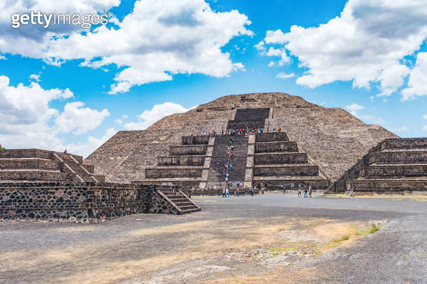 Maya and Aztec Pyramids in Mexico 이미지 (1334786955) - 게티이미지뱅크