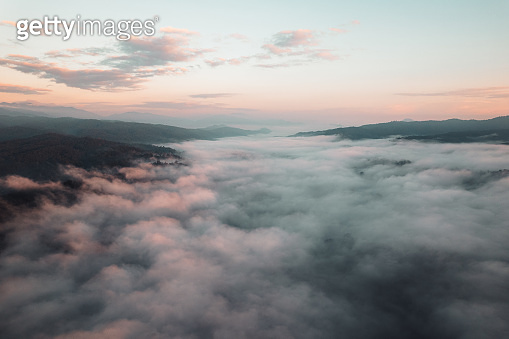 morning fog in the mountains high angle view 이미지 (1351472820) - 게티이미지뱅크