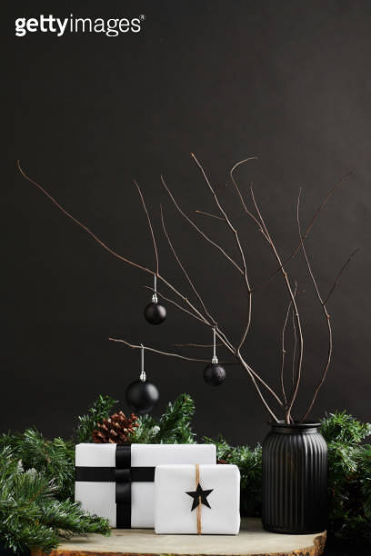 Black and White Christmas Decorations 이미지 (1360023438) - 게티이미지뱅크