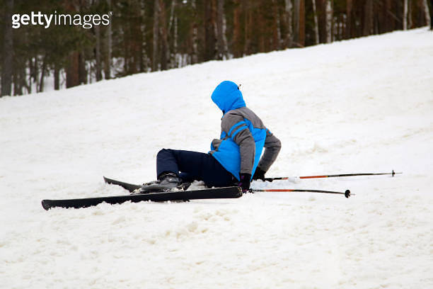 Skiing accident 이미지 (1278004385) - 게티이미지뱅크