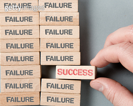 Wooden Blocks with Failure and Success Concept (1337786481) - 게티이미지뱅크