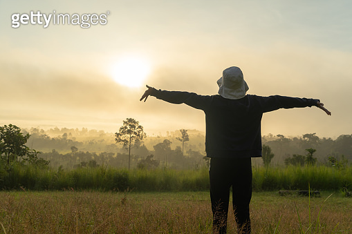 What Daily Habits Help Long-Term Backpackers Stay Healthy and Productive?
