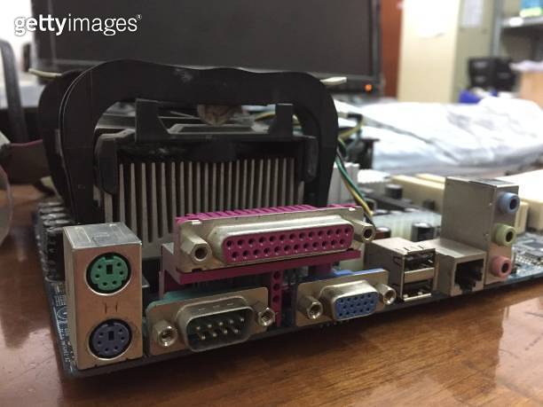 Back panel of a CPU motherboard (1309887553) - 게티이미지뱅크