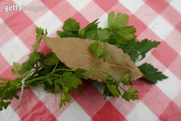 Bouquet garni being prepared to cook a dish 이미지 (1389568784) - 게티이미지뱅크