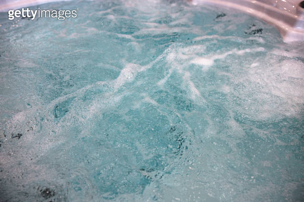 Bubbling water texture in a hot tub 이미지 (1392017103) - 게티이미지뱅크