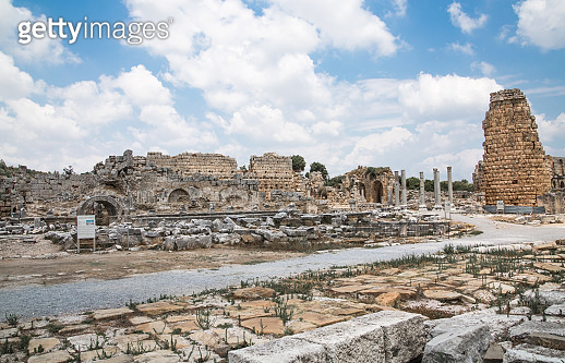Pergae Perge, Hellenistic gates ruins. Greco-Roman ancient city Perga view ...