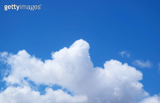 Fluffy Pure White Cumulus Clouds Floating on Vivid Blue Sky 이미지 ...