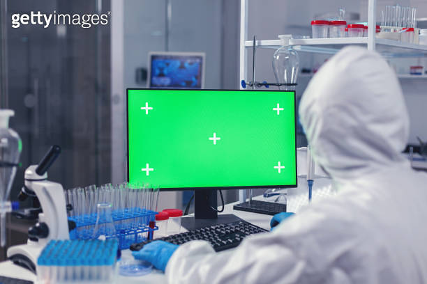 Computer Screen Cure Researcher developing cure for covid19 using pc with green screen 이미지 ...