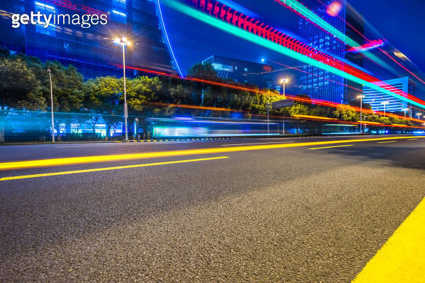 T Rails China light trails in the downtown district, china 이미지 (1494690764) - 게티이미지뱅크