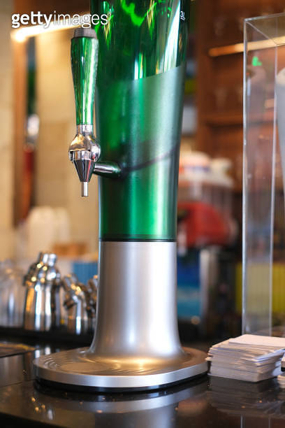Beer Towers Dispenser 이미지 (1815499894) - 게티이미지뱅크