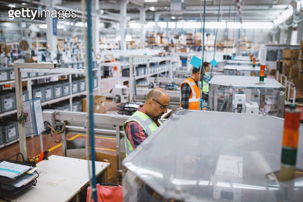 Industry employees work on production line at factory 이미지 (1503340356 ...