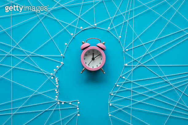 Pink Alarm Clock In Head 이미지 (1782469651) - 게티이미지뱅크