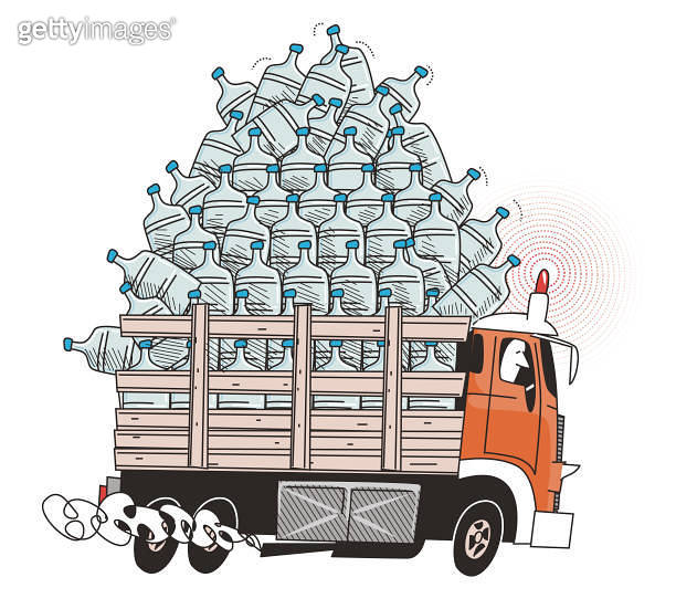 a truck full of water bottles 이미지 (1820956082) - 게티이미지뱅크