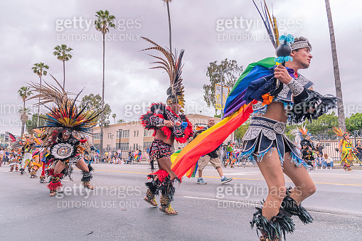 Aztec Dancers at Pride Parade 이미지 (1498532706) - 게티이미지뱅크