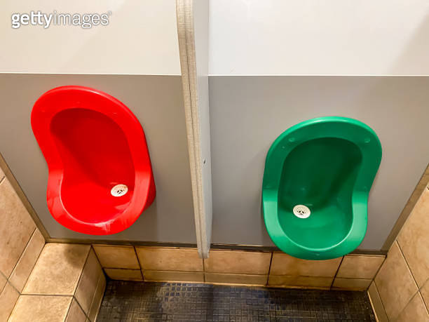 Red and green urinals in Basque colors in public toilets in Saint-Jean-de-Luz 이미지 (1740961041 ...