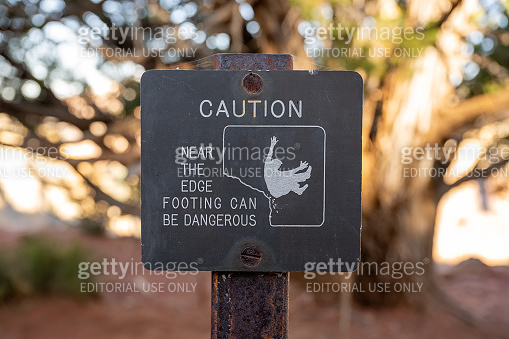 Caution Near The Edge Sign In Zion 이미지 (1737200395) - 게티이미지뱅크