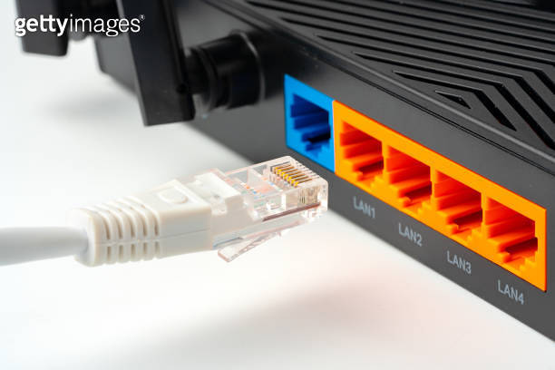 Modern router with cables plugged in close up 이미지 (1809031202) - 게티이미지뱅크