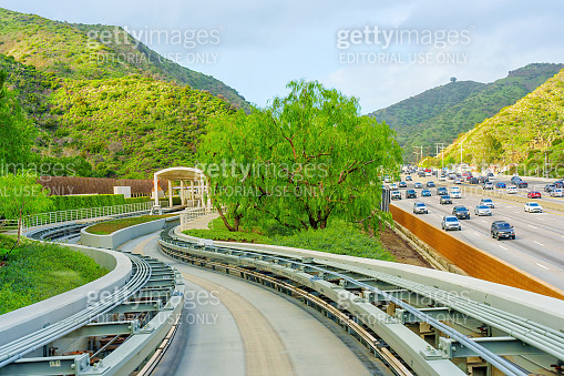 The Getty Center Tram Station and Track View 이미지 (1653063447) - 게티이미지뱅크