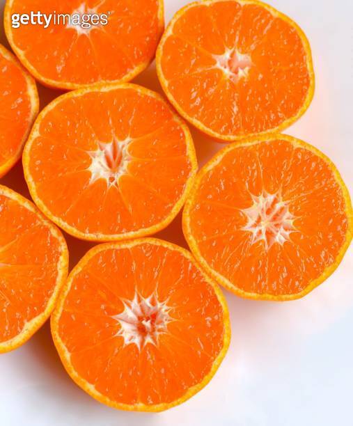 Japanese mandarin orange sliced in half. 이미지 (1812449621) 게티이미지뱅크
