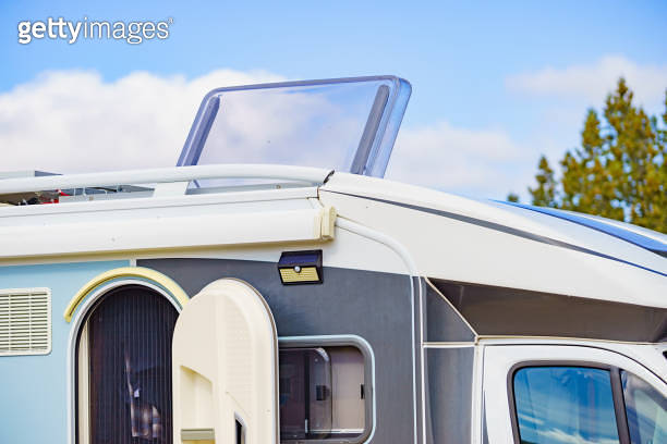 Top Of Rv Sunroof, raisable window on roof top of camper 이미지 (1456777060) - 게티이미지뱅크