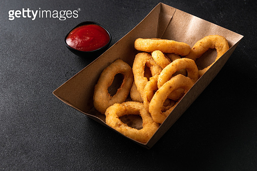 Onion Rings Paper Onion rings in a paper box. The concept of food delivery 이미지 ...