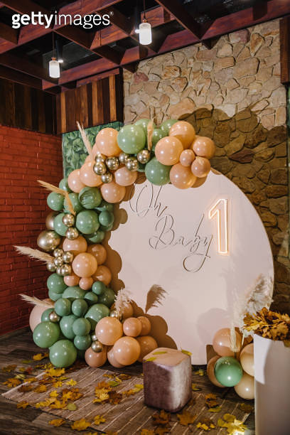 birthday-party-for-1-year-old-girl-or-boy-arch-decorated-green-brown