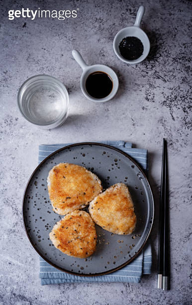 Triangular Rice Roll Yaki onigiri, Japanese triangular rice balls stuffed with shrimp 이미지 ...
