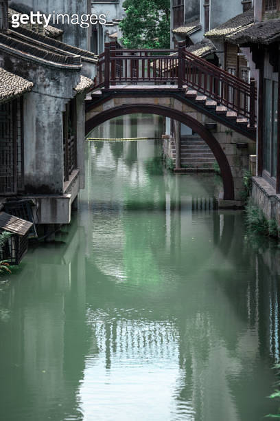 Traditional Chinese building in ancient town Wuzhen 이미지 (2155771860 ...