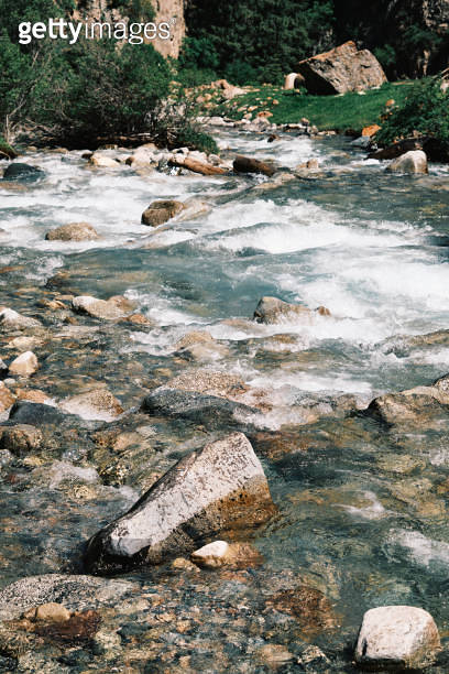 Ridge stream mean view 이미지 (2156184675) - 게티이미지뱅크