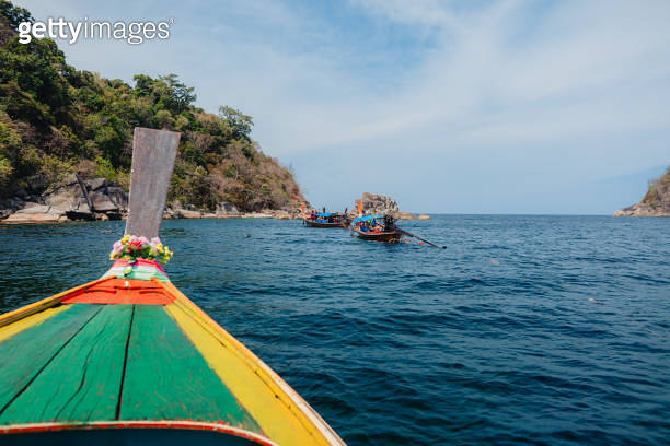 wooden boat,On a longtail boat, go snorkeling at various islands 이미지