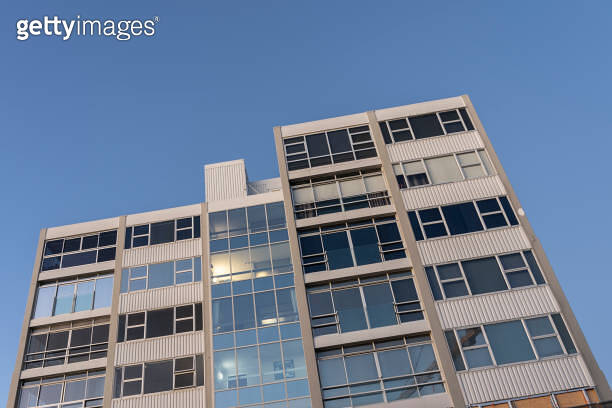 Urban mid-century architectural apartment building 이미지 (2152951484 ...