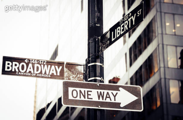 Midtown Led Sign Road Sign, Midtown Manhattan, New York City. 이미지 (1887738213) - 게티이미지뱅크