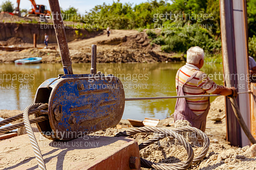 Manual cable puller winch with two hooks for precise installing of ...