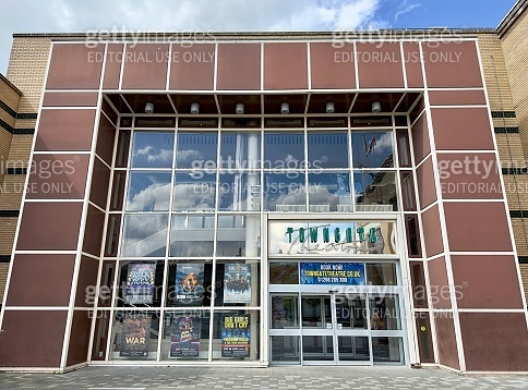 The entrance to the Towngate Theatre, Basildon, Essex, England. 이미지