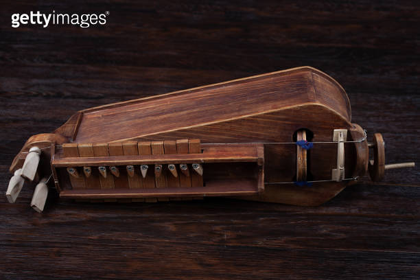 The Hurdy-gurdy, stringed musical instrument. 이미지 (1997082478) - 게티이미지뱅크