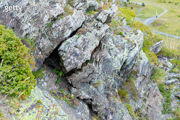 Folded Pattern On Rocks Metamorphic rocks folded with chevron folds (2174664968) - 게티이미지뱅크